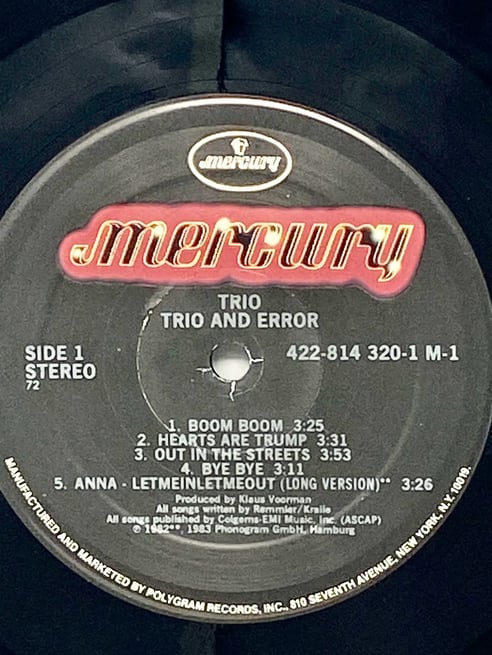 t and e label